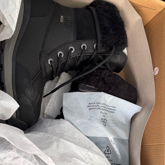 UGG Black Adirondack Winter Boot III - Brand New - Picture 7 of 8